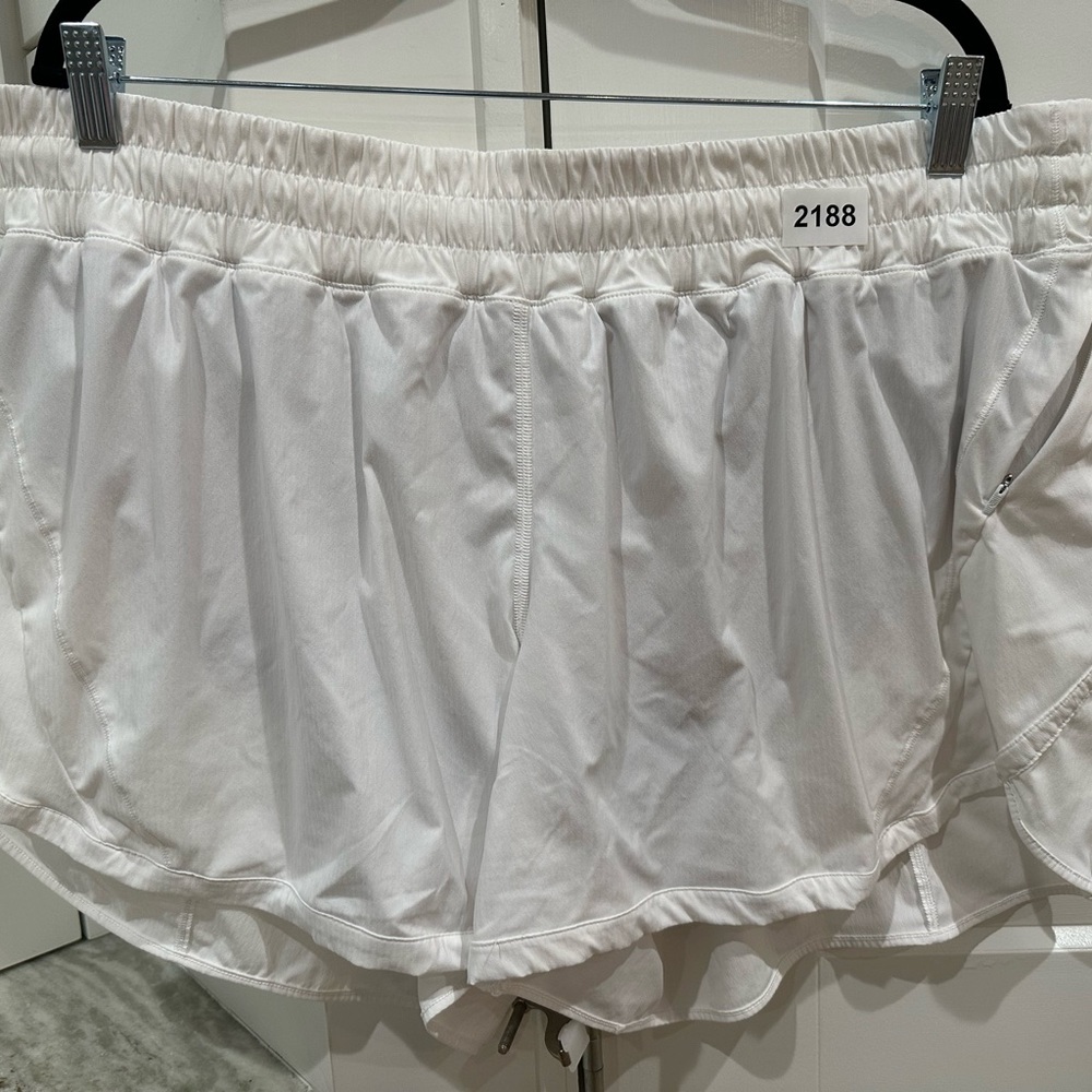 (2188) LULULEMON Track that Short 5" in Sz 20 - Picture 5 of 8